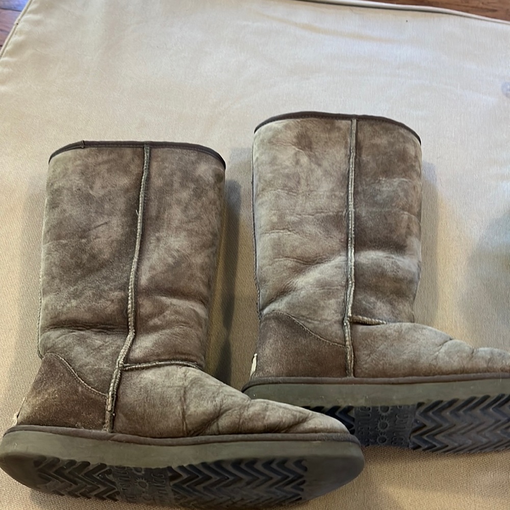 Gray size W10 UGGS